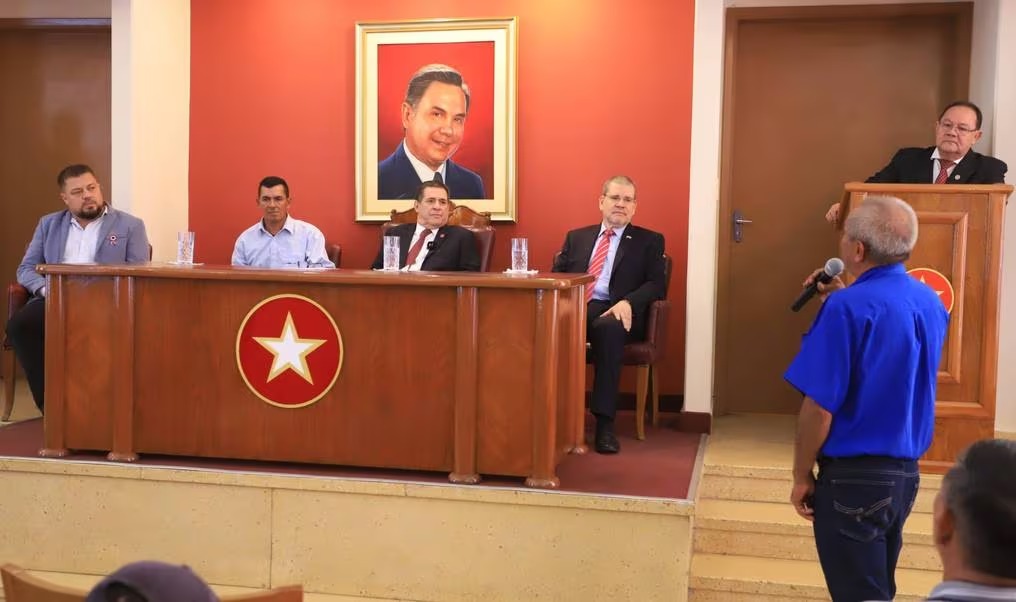 Dirigentes liberales de San Pedro se reunieron con Horacio Cartes