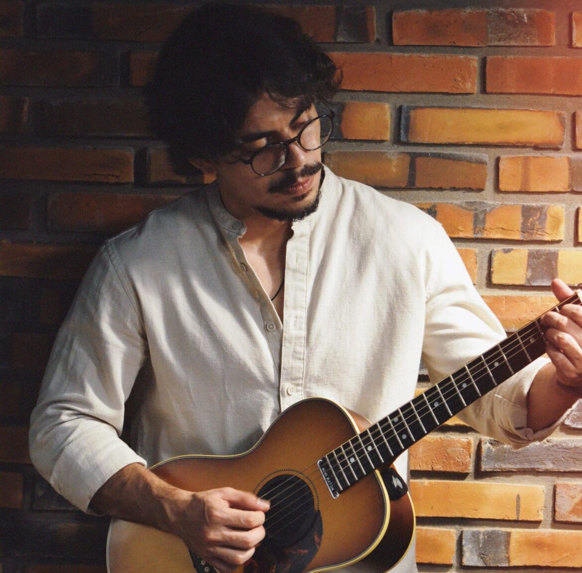 Fabri Hentscholek: una voz cautivante que renueva al Pop hecho en Paraguay