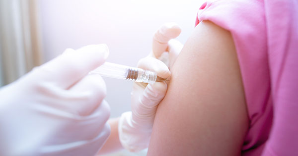 Neumólogo enfatiza en la importancia de la vacuna para evitar complicaciones en cuadros respiratorios
