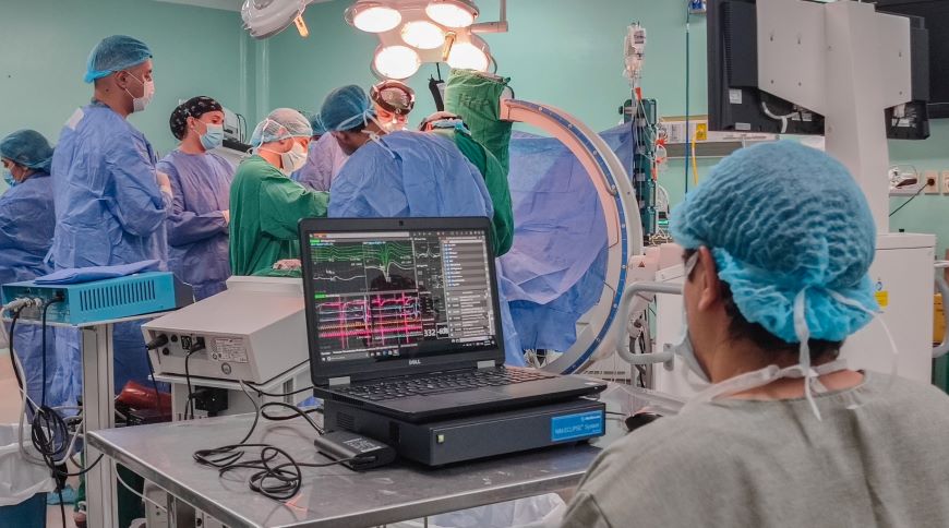 Hospital Niños de Acosta Ñu anuncia programa pediátrico de cirugías de escoliosis