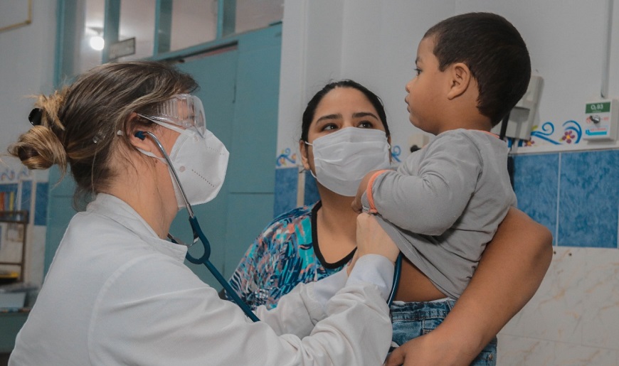 Cuadros gripales requieren de vacuna, hidratación y reposo, afirma neumólogo