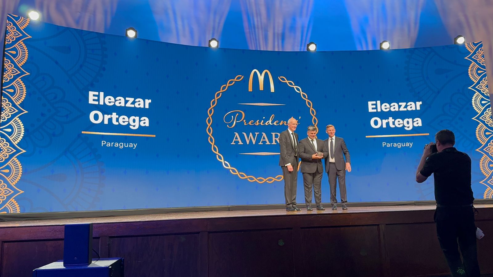 Eleazar Ortega recibe el máximo galardón de McDonald’s