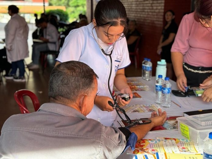 Salud resalta exitosa implementación de consultorios nocturnos