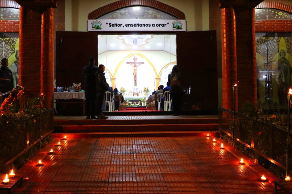 Filtración de fotos de un sacerdote en un motel: «Nunca vivieron juntos, son aventuras ocasionales», sostiene vicario 