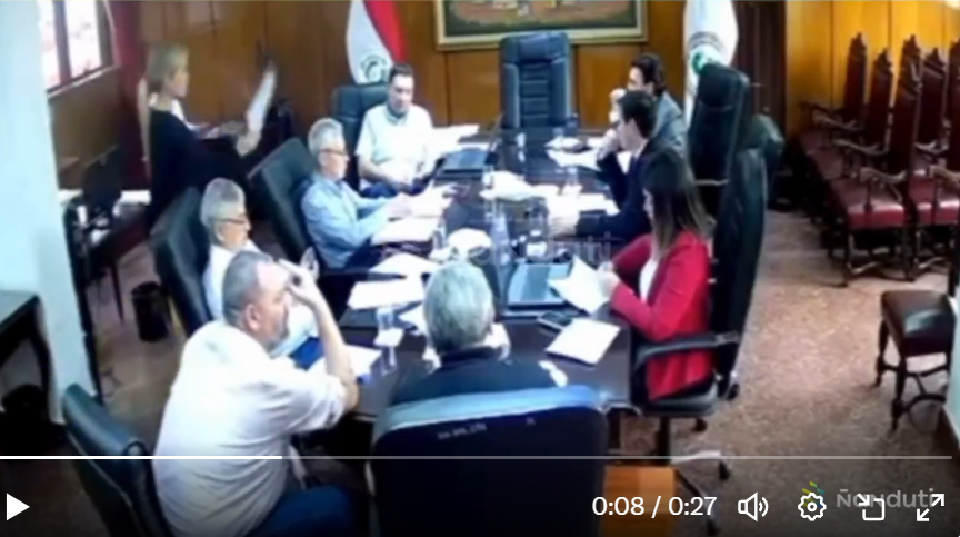 Polémica sesión de consejeros del IPS
