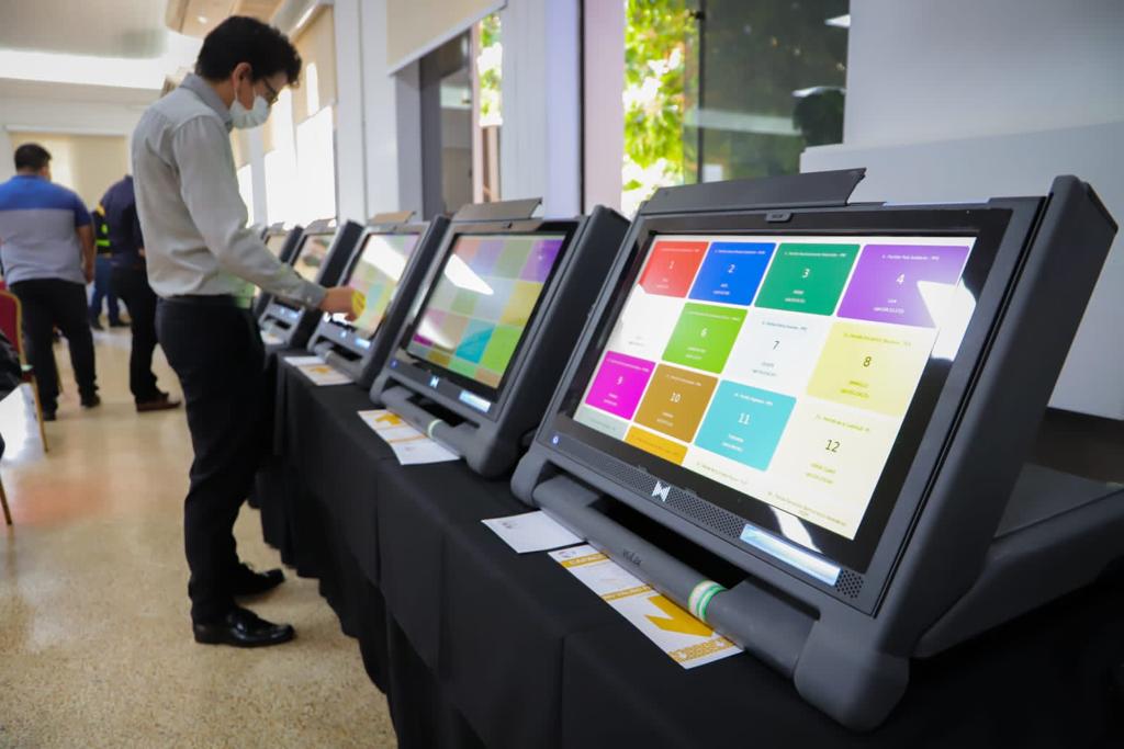 Instalan comisión de seguimiento de compra de máquinas de votación