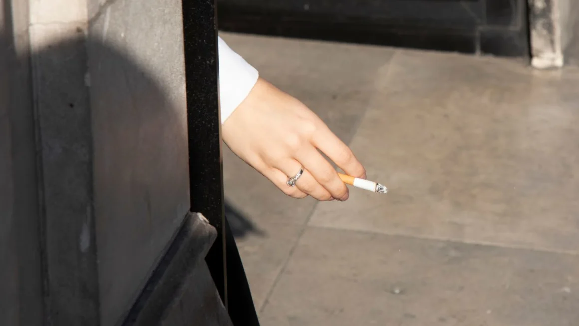Fumar un solo cigarrillo reduce en 20 minutos la esperanza de vida, según un estudio británico