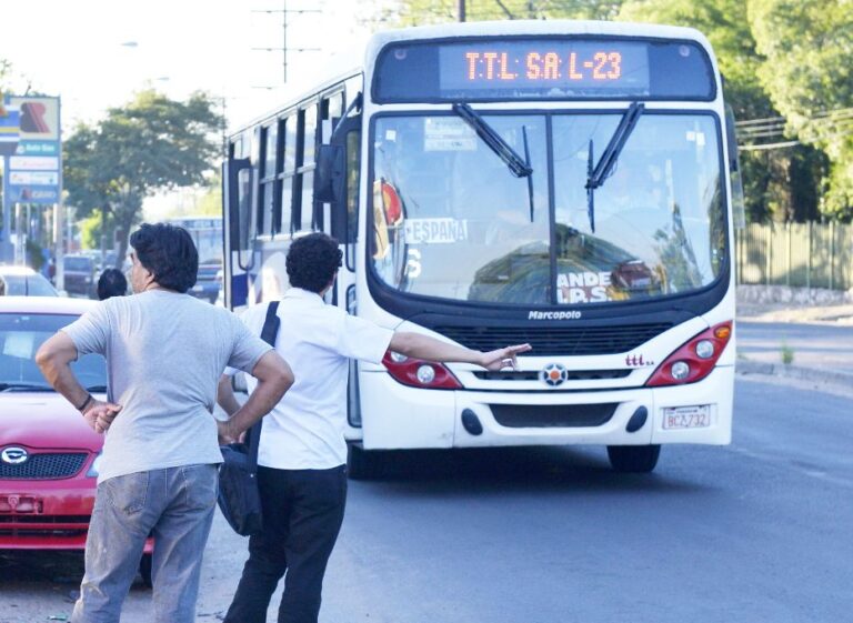 Proyecto de ley propone que subsidio de transporte pase a los pasajeros