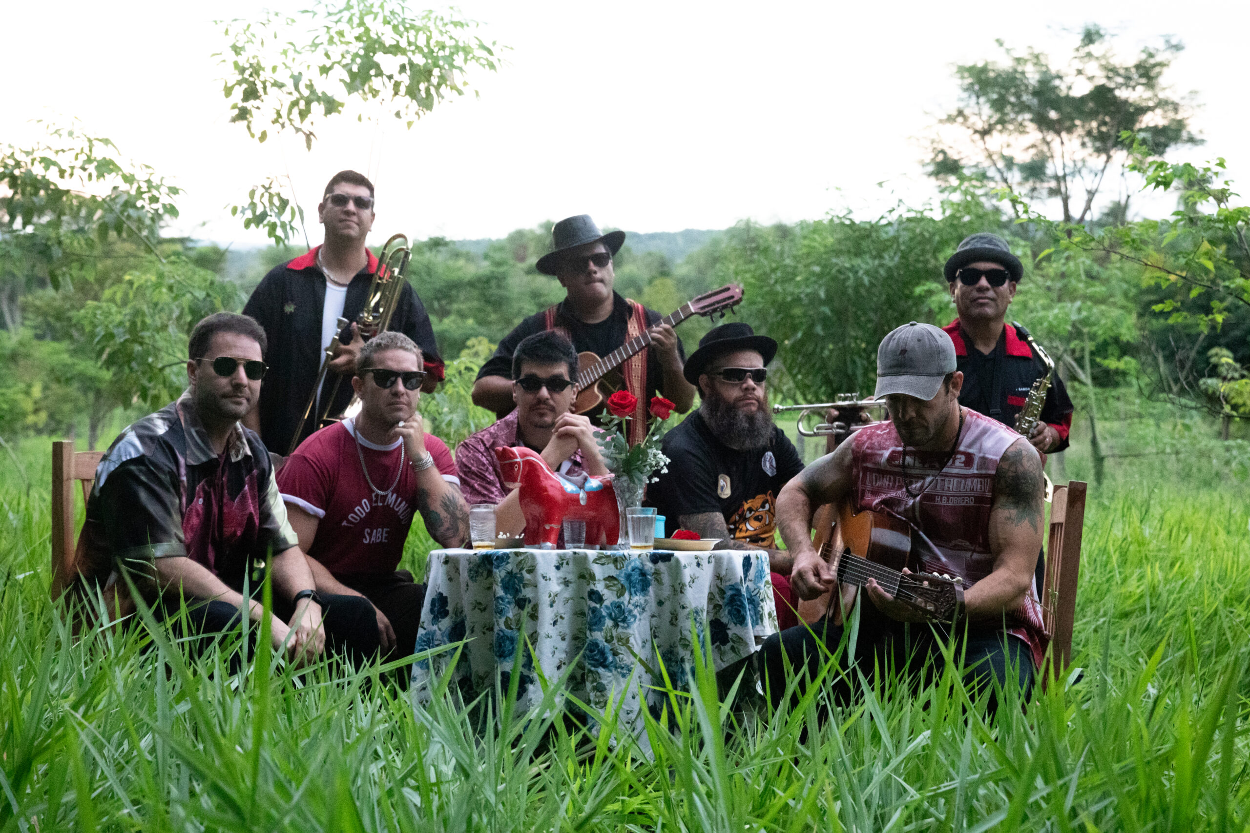Kchiporros estrena su nuevo álbum “Todo el Mundo Está Kaliente!” 