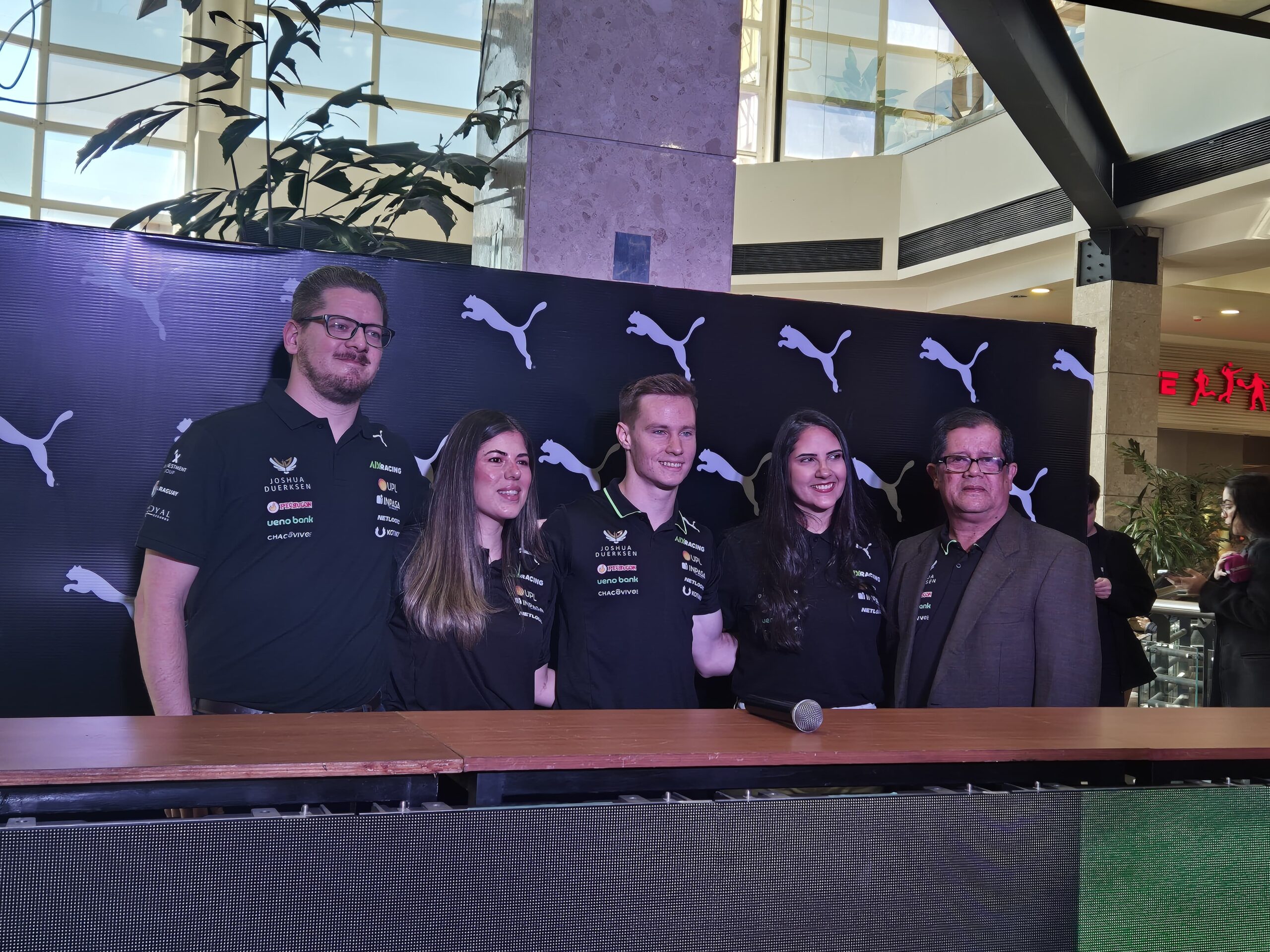 PUMA celebra alianza con Joshua Duerksen en un encuentro con aficionados del mundo motorsport