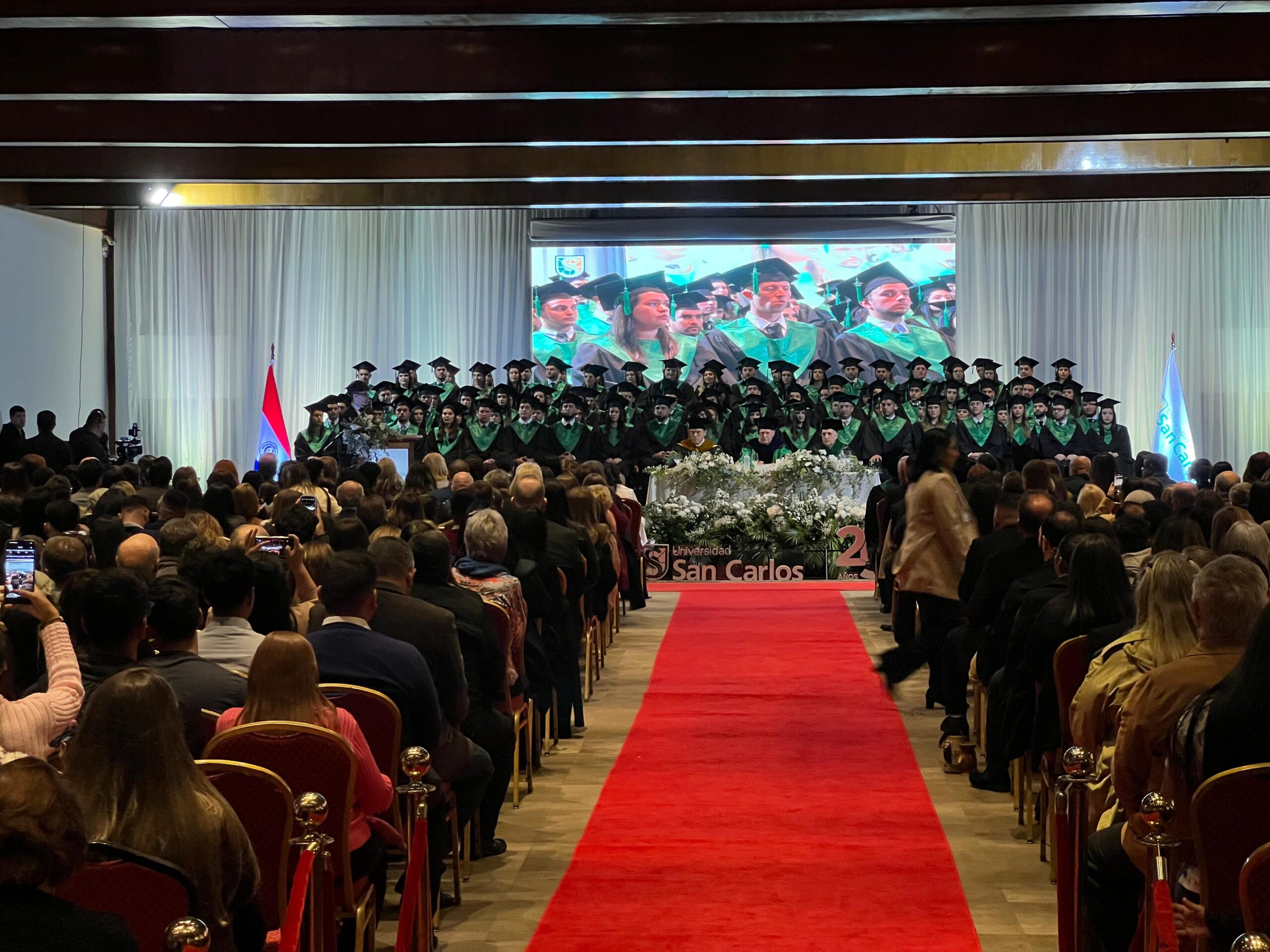 Cerca de 200 graduados en el 25 aniversario de la Universidad San Carlos