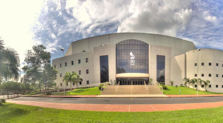 Ejecutivo promulga ley que crea la Universidad Centro Familiar de Adoración 