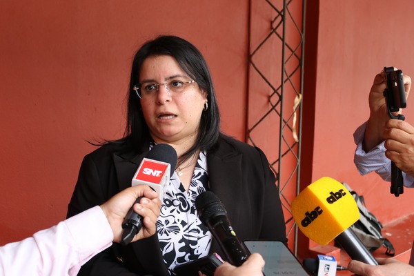 Fiscalía imputa y libra orden de detención contra padres del presunto asesino de María Fernanda