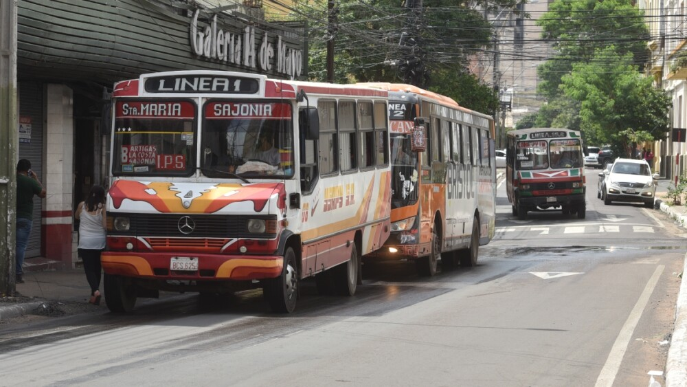 Gremio de transporte público amenaza con un paro por falta de pago del subsidio