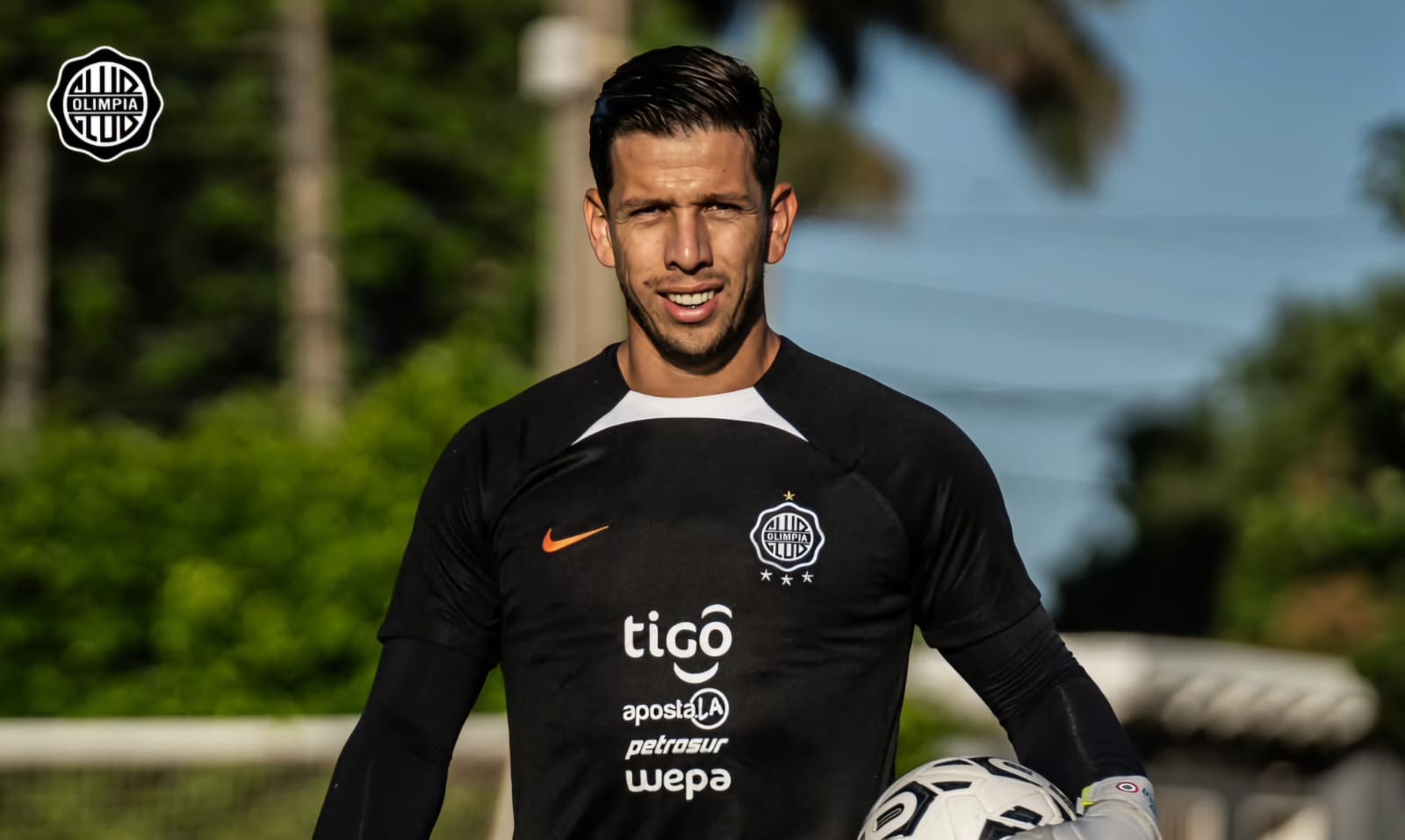 Espínola practicó con el plantel principal de Olimpia