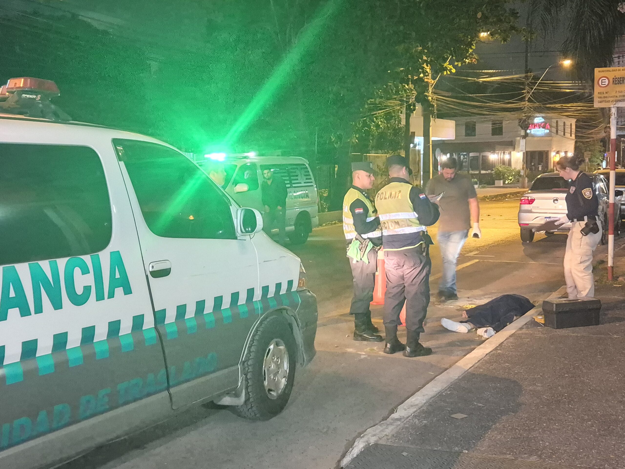 Abandonan cadáver y vehículo en Avenida San Martín