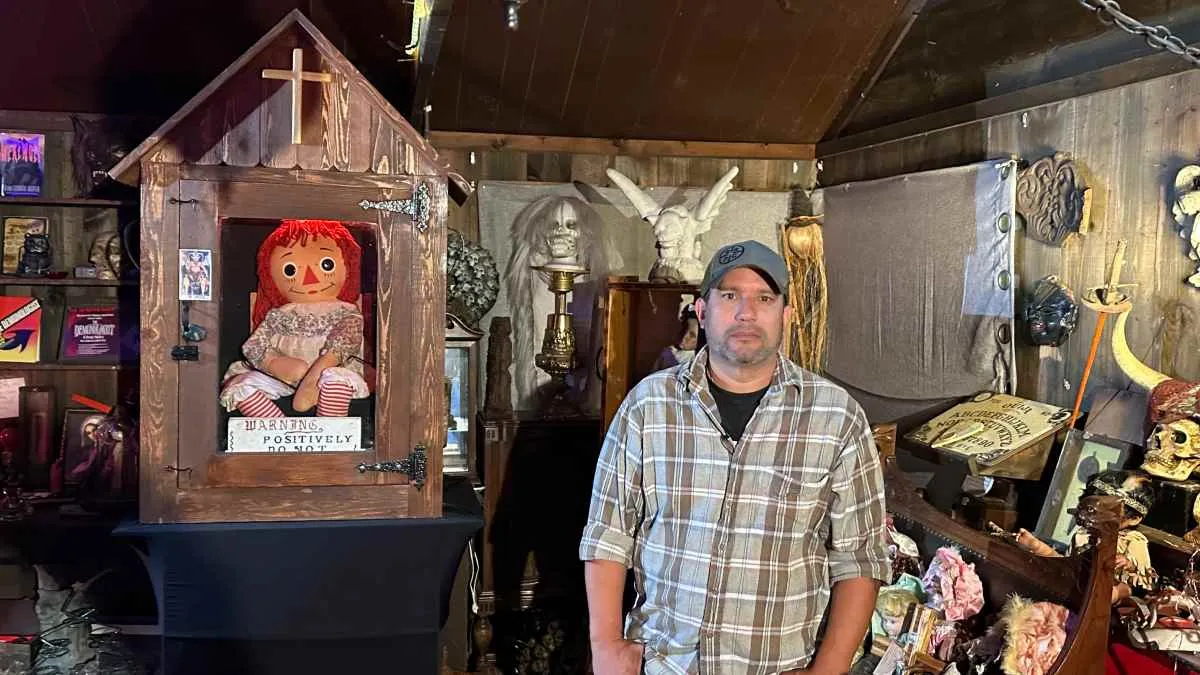 Murió Dan Rivera, investigador paranormal y custodio de la muñeca Annabelle