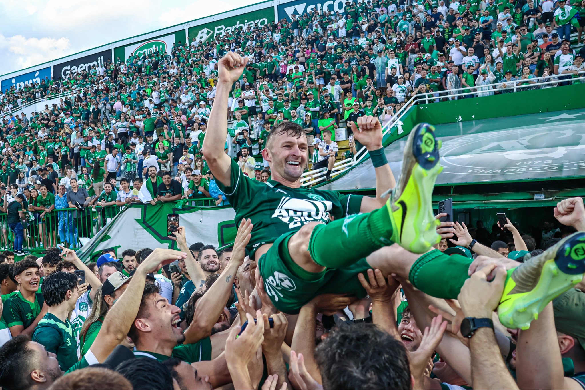 Walter Clar ascendió con Chapecoense a la primera división del fútbol Brasileño!