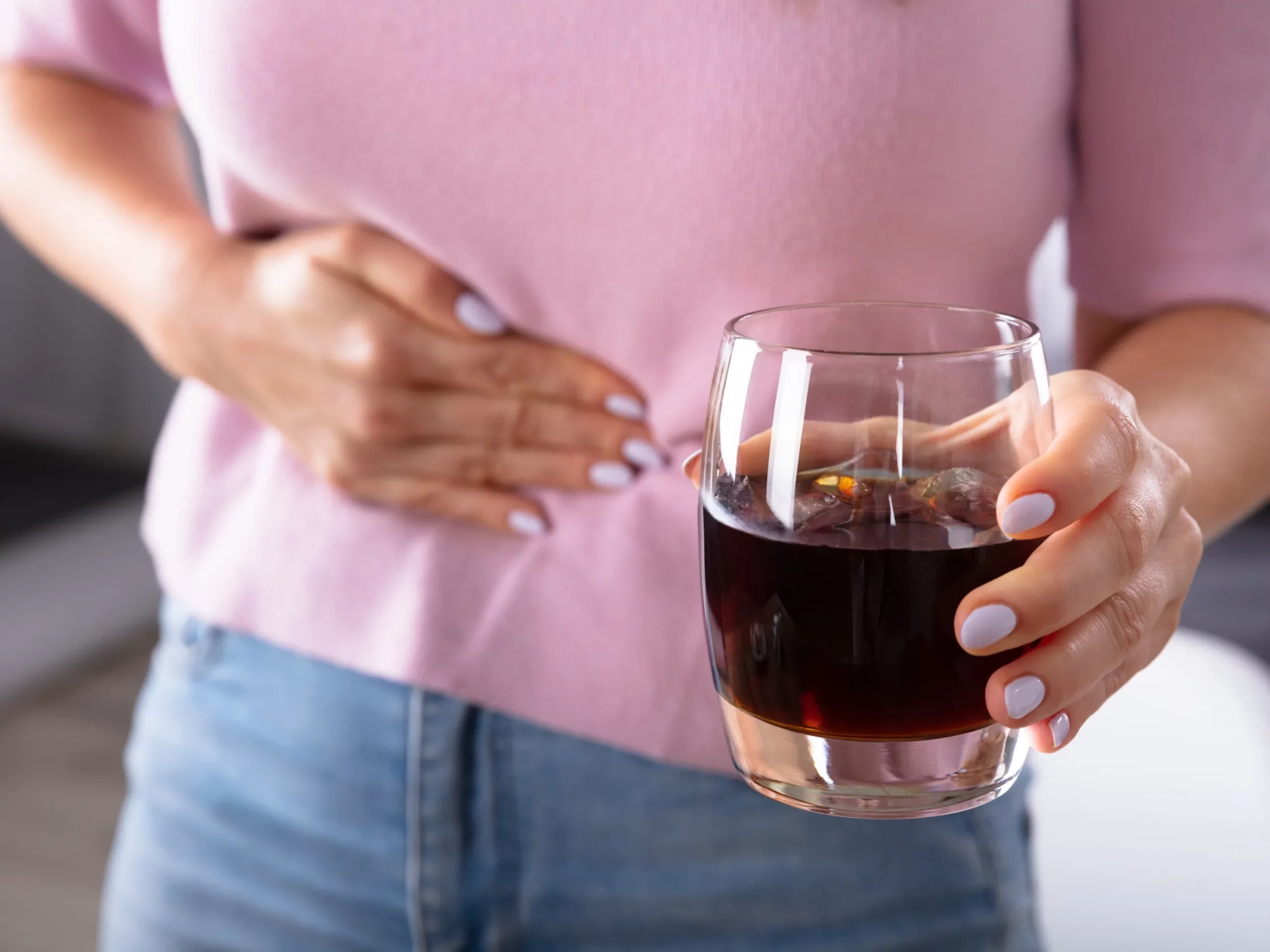 ¿Cuánto tarda el alcohol en afectar al intestino luego de consumirlo?