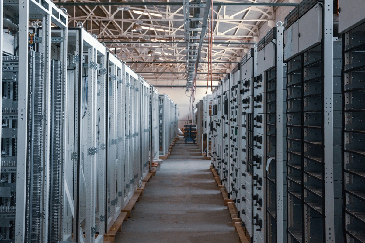 Los bancos que prestaron millones de dólares para centros de datos de IA han empezado a cubrirse