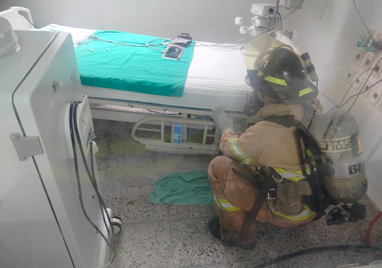 Evacúan área pediátrica del Hospital de Clínicas por derrame químico