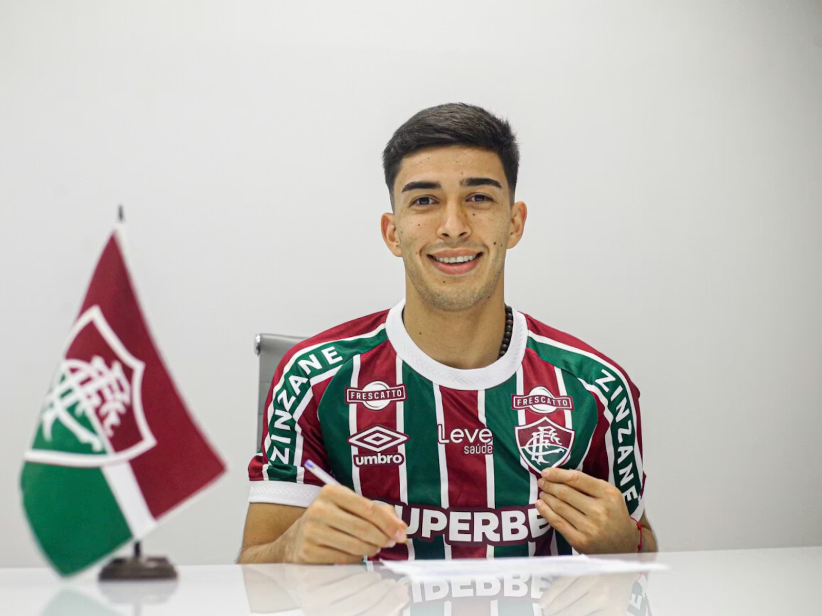 Lezcano marca un gol para Fluminense, en el Campeonato Estadual