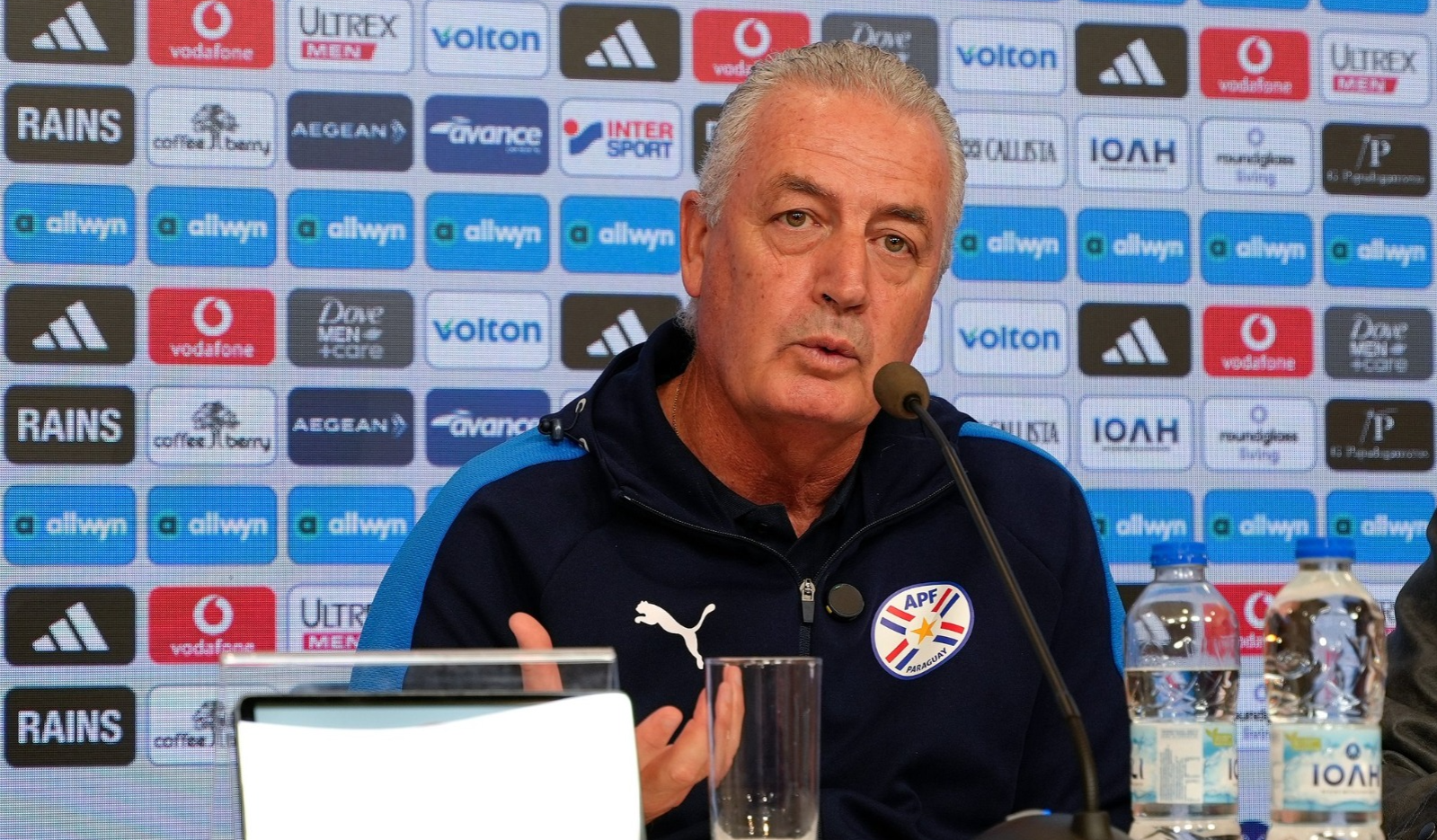 Alfaro: “Los que hoy están aquí no tienen garantizado que irán a la Copa del Mundo”