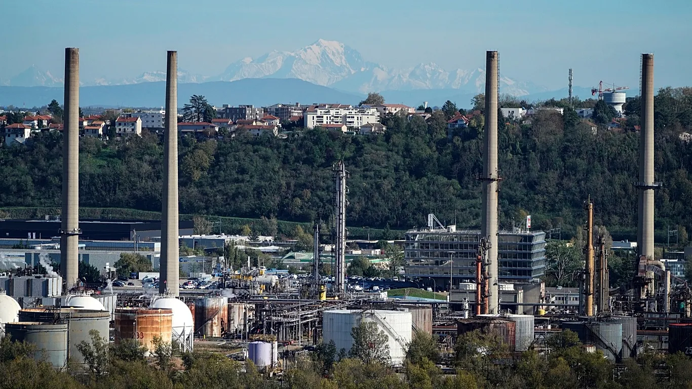 Francia acelera su electrificación y reduce su dependencia de los combustibles fósiles