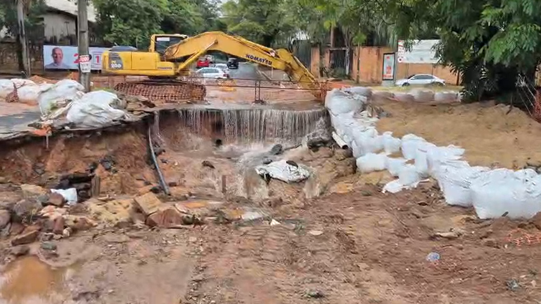 Obras inconclusas agravan inundaciones en barrio Santo Domingo