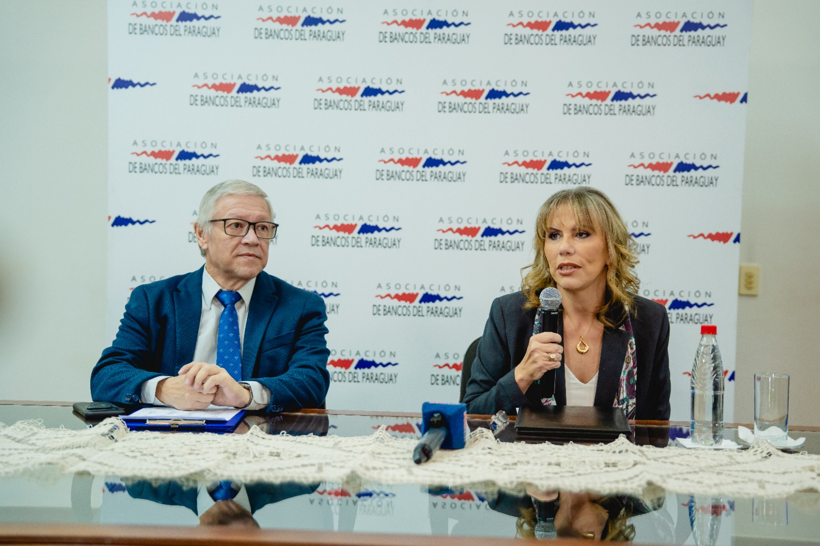 Analizan tendencias y desafíos del sector bancario y financiero del país