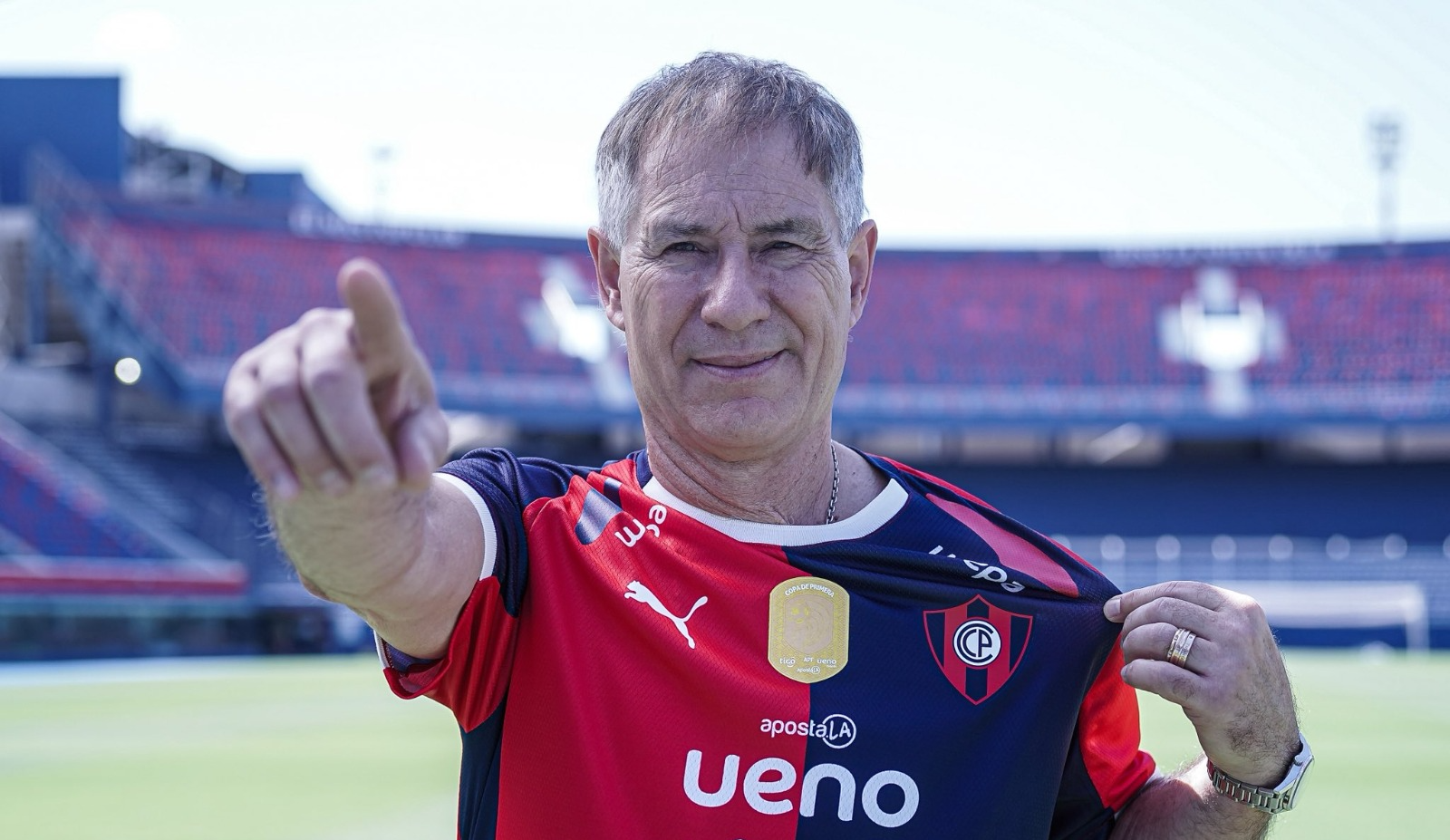 Holan: “Decidimos aprovechar esta oportunidad porque este es un club muy grande”
