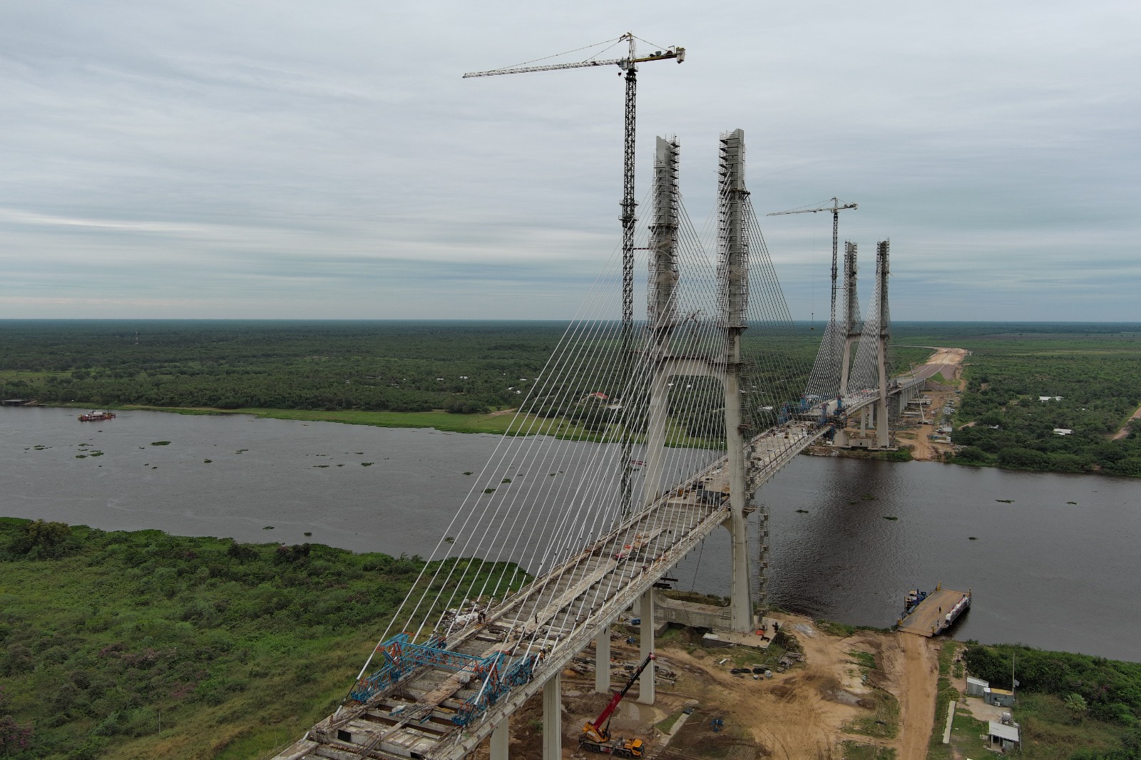 El Puente de la Bioceánica aguarda la instalación de sus últimos 21 metros de hormigón